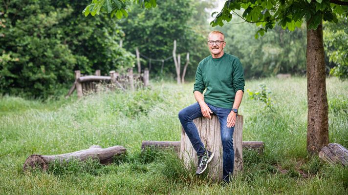 BUND-Mitglied Klaus Milde im Garten. Foto: Jörg Farys / BUND
