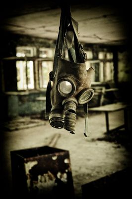 Gasmaske in einem verlassenen Haus nahe Tschernobyl; Foto: Amort1939 / CC0 / pixabay.de
