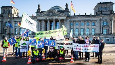 Protestaktion zum Bundesverkehrswegeplan 2030. Foto: Jörg Farys / BUND