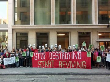 Solidaritätsaktion für den Hambacher Wald von Friends of the Earth Europe am 19.9.2018 in Brüssel.