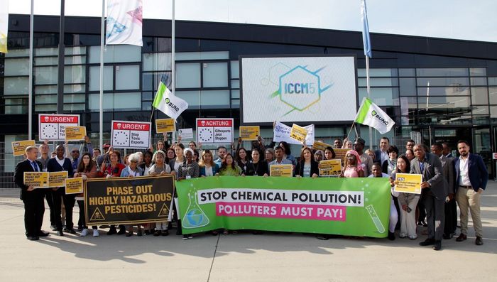  Banner "stop chemical pollution!" bei Weltchemikalienkonferenz
