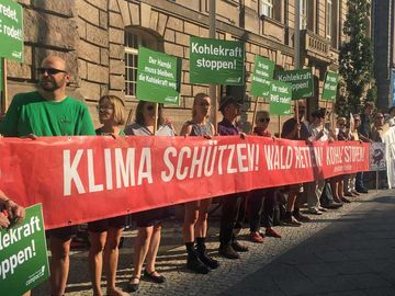 Protestaktion zur Kohlekommission und zum Hambacher Wald vor dem Wirtschaftsministerium in Berlin am 23.8.2018