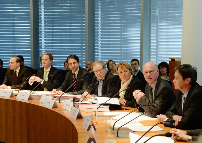 Erste Sitzung der Atommüll-Kommission; Foto: Deutscher Bundestag / Achim Melde