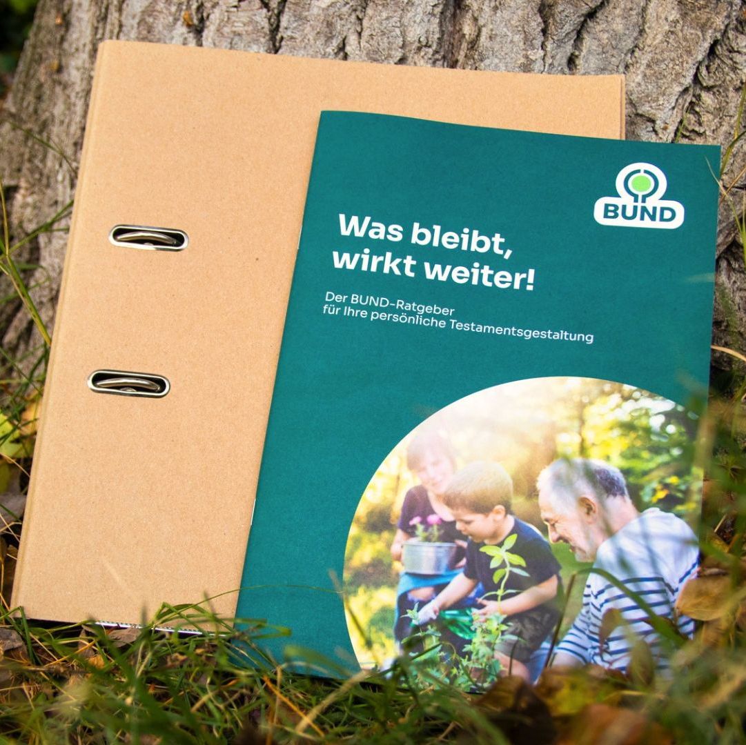 Vorsorgemappe und Ratgeber "Was bleibt, wirkt weiter". Foto: BUND