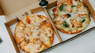 Pizza in beschichtetem Karton
