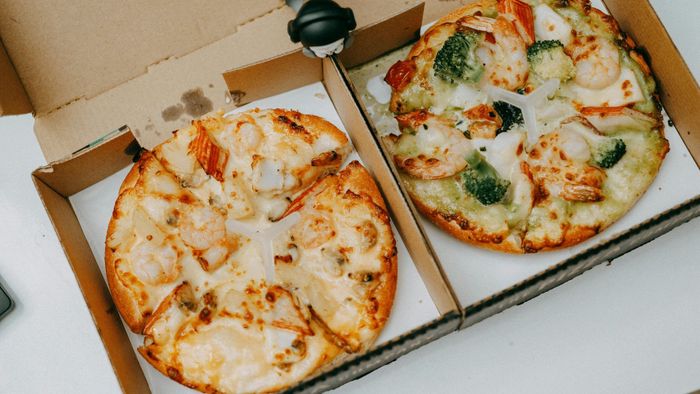 Pizza in beschichtetem Karton