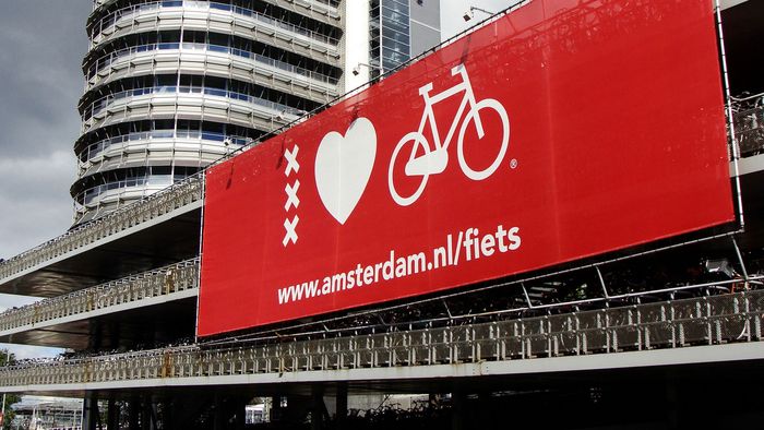 Hier ist die Zukunft: dreistöckiges Parkhaus für Fahrräder in Amsterdam. Foto: BiljaST / pixabay.com
