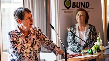Es gratulieren: Bundesministerin Barbara Hendricks und Bärbel Höhn, MdB