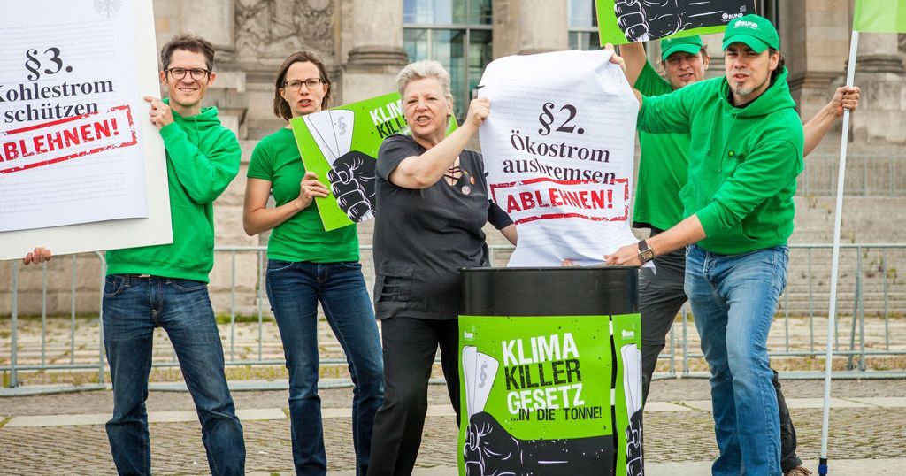 BUND-Protest gegen die EEG-Reformvorhaben am 7.7.2016 vor dem Reichstag, Foto: Jakob Huber / BUND