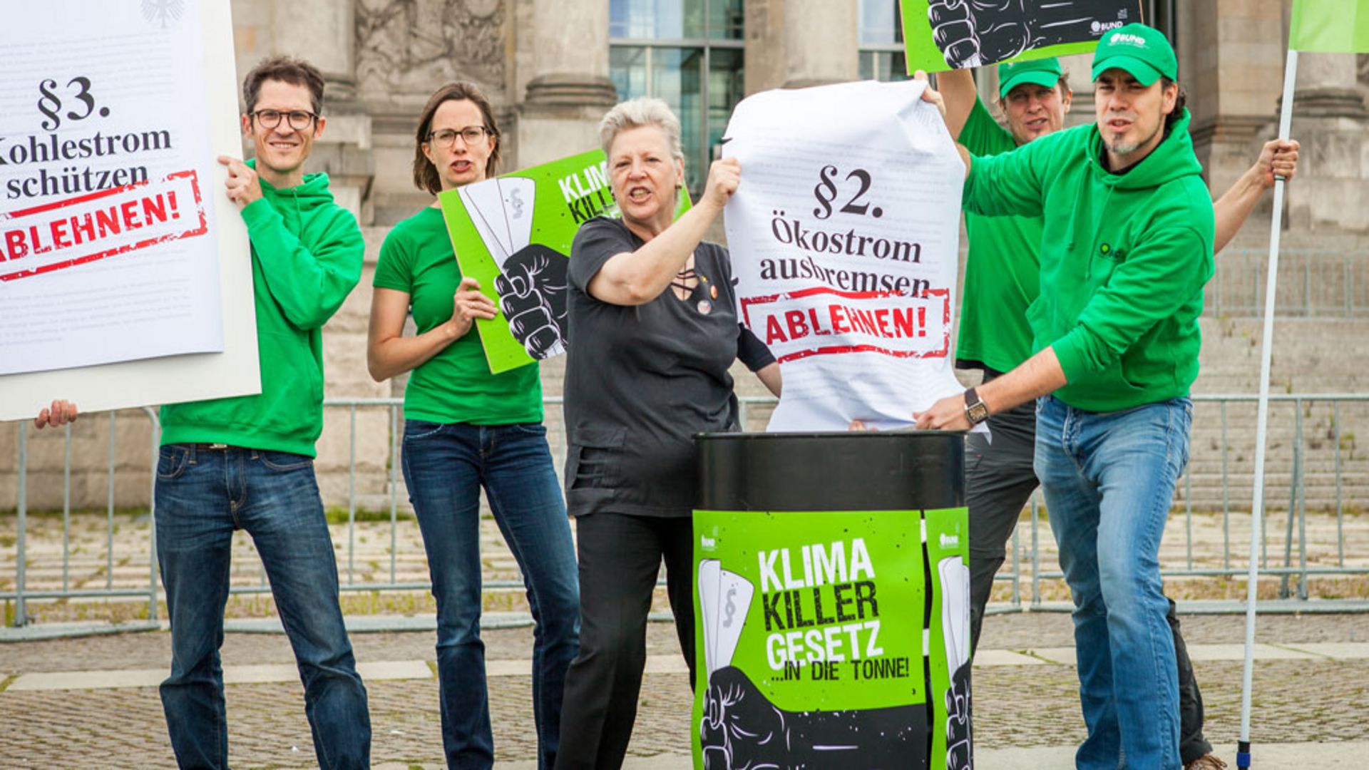 BUND-Protest gegen die EEG-Reformvorhaben am 7.7.2016 vor dem Reichstag, Foto: Jakob Huber / BUND