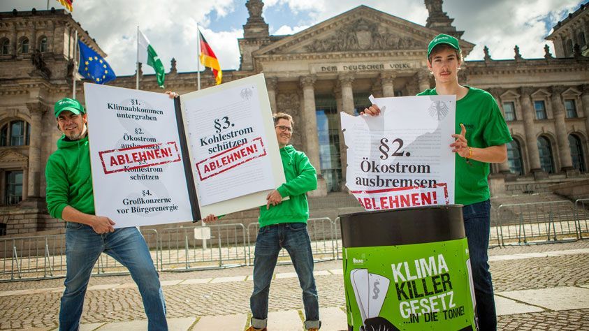 BUND-Protest gegen die EEG-Reformvorhaben am 7.7.2016 vor dem Reichstag, Foto: Jakob Huber / BUND