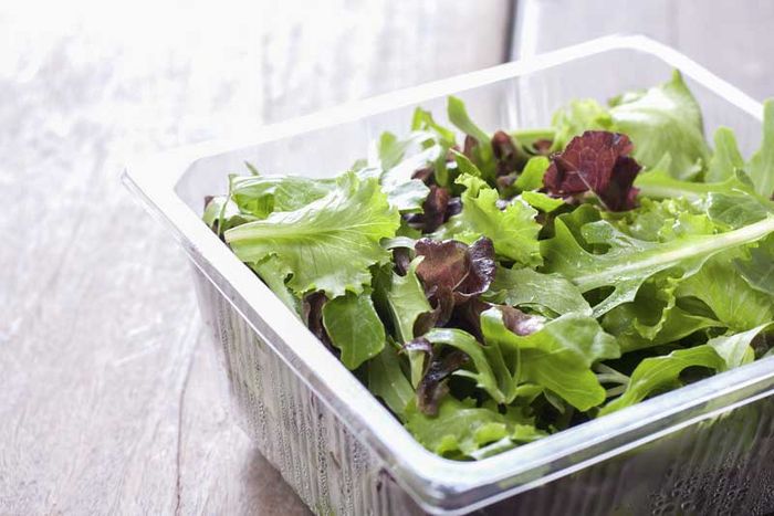 Abgepackter Salat; Foto: joephotographer / iStock.com