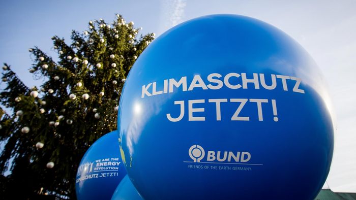 Hand in Hand für Klimaschutz, 12.12.2015 in Berlin; Foto: Jörg Farys / BUND