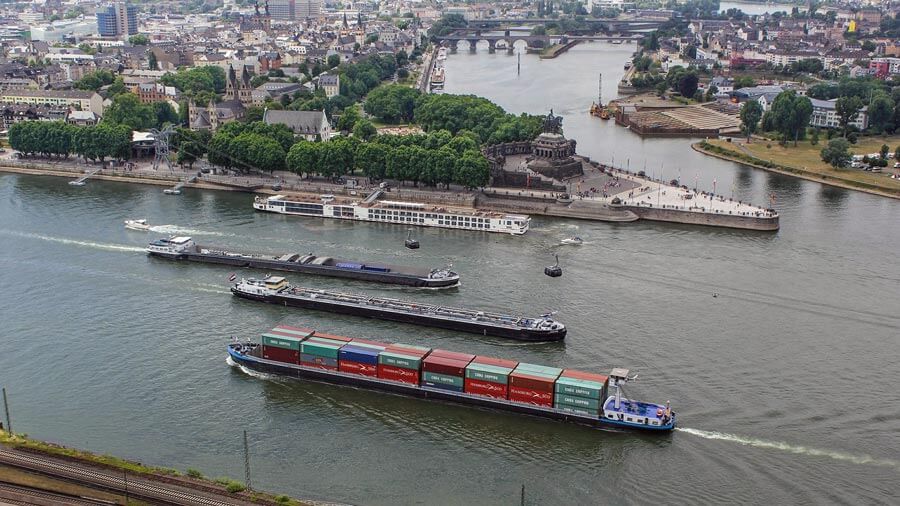 Schiffsverkehr auf dem Rhein bei Koblenz; Foto: NatureImages / CC0 / pixabay.de