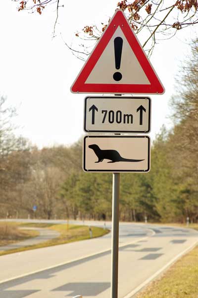 Verkehrszeichen "Achtung Fischotter-Wechsel" auf der Insel Usedom; Foto: © Pitopia.de, Photographie & mehr, 2011
