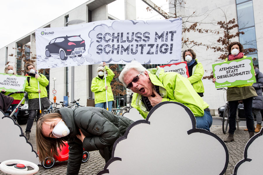 "Dreckige" Diesel stoßen zu hohe Mengen Stickoxide aus. Foto: Jörg Farys / BUND