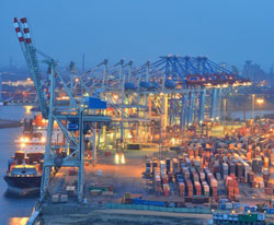 Containerhafen Hamburg; Foto: © nmann77 - Fotolia.com