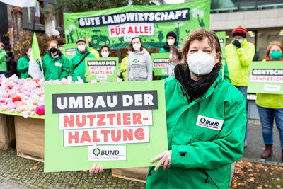 BUND demonstriert für einen Umbau der Nutztierhaltung. Foto: Jörg Farys.