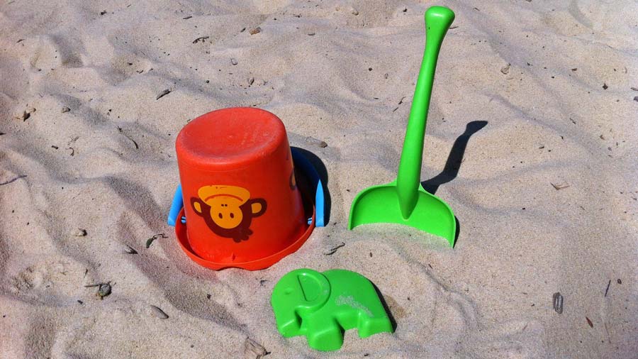 sandkasten_eimer_schaufel.jpg