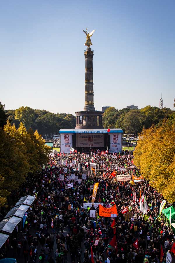 Großdemo gegen TTIP & CETA 2015 in Berlin; Foto: Jörg Farys